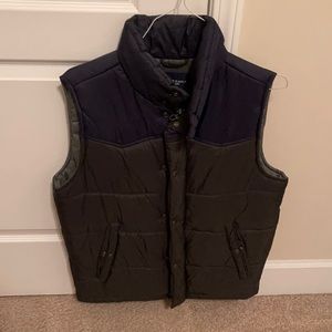 American Eagle Outfitters Puffer Vest Size M